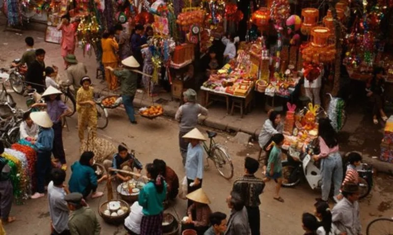 Tấm ảnh chợ tết xưa mộc mạc nhất