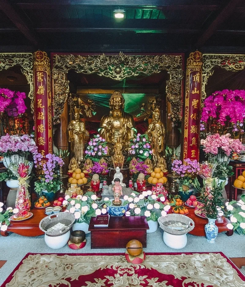 Bản ảnh chụp chùa chiền ngày tết nghệ