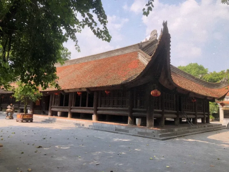 Nét đình làng tết ngập sắc đỏ may