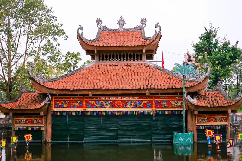 Xem ảnh thắp hương đình làng ngày tết