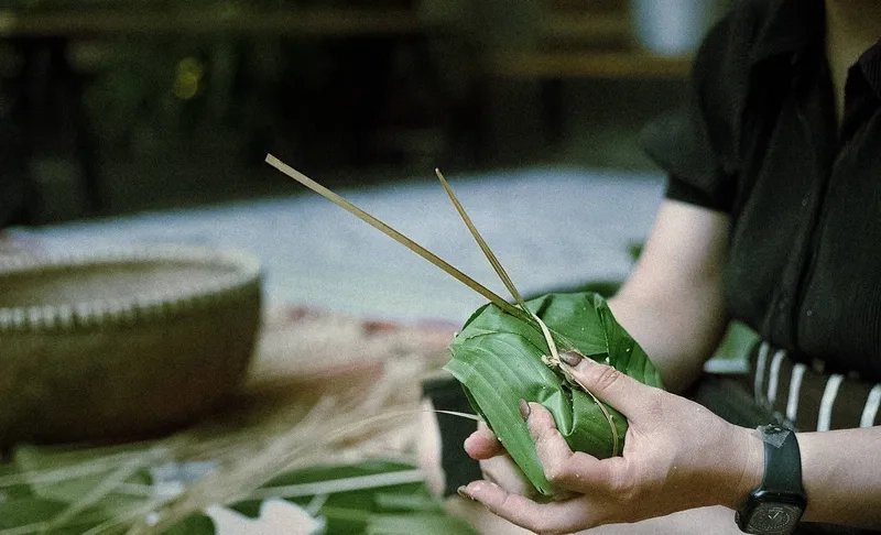 Xem ảnh bánh chưng vừa luộc xong