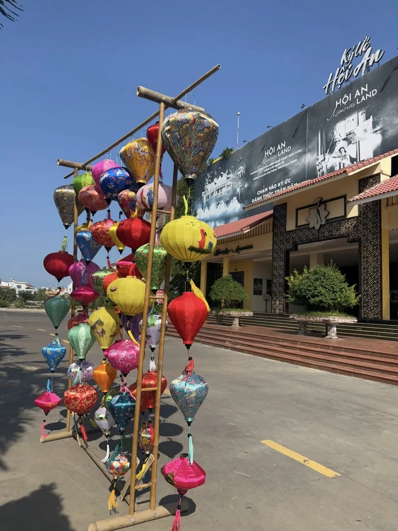 Mừng năm mới may mắn với ảnh lồng đèn hội an mừng năm mới