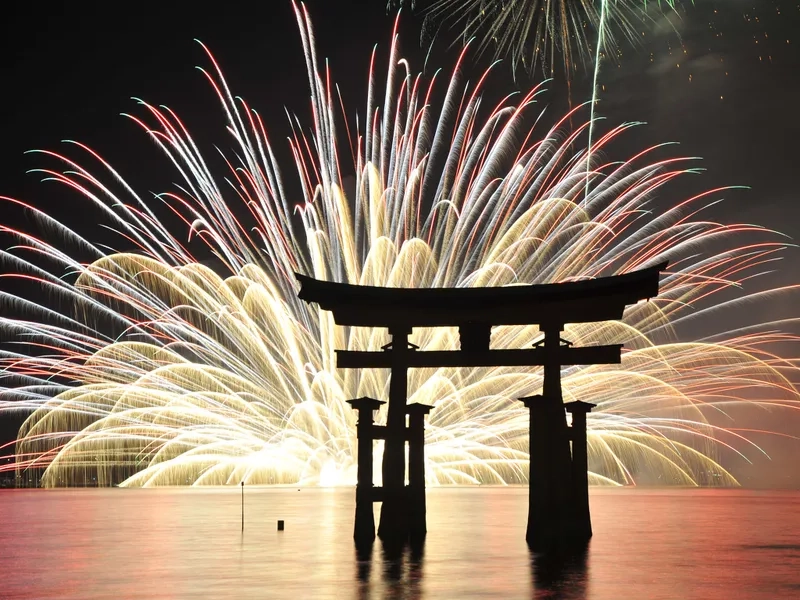 Ghi khoảnh khắc pháo hoa giao thừa