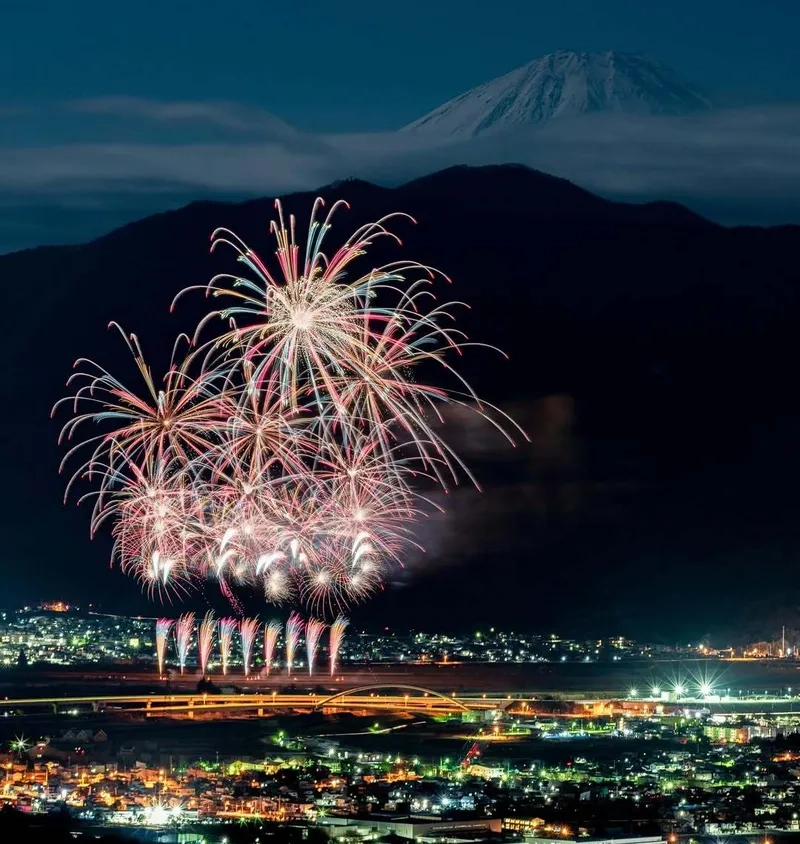Mẫu hình nền pháo đỏ đẹp lung linh