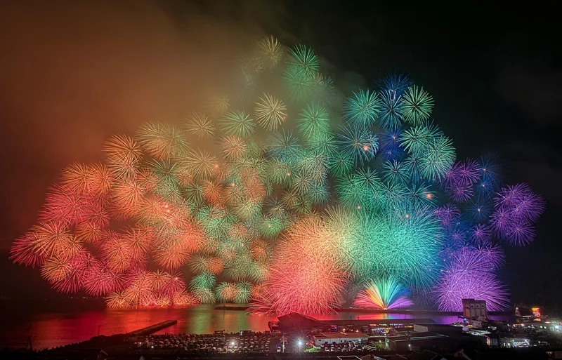 Màn pháo nổ khai xuân rước tài lộc