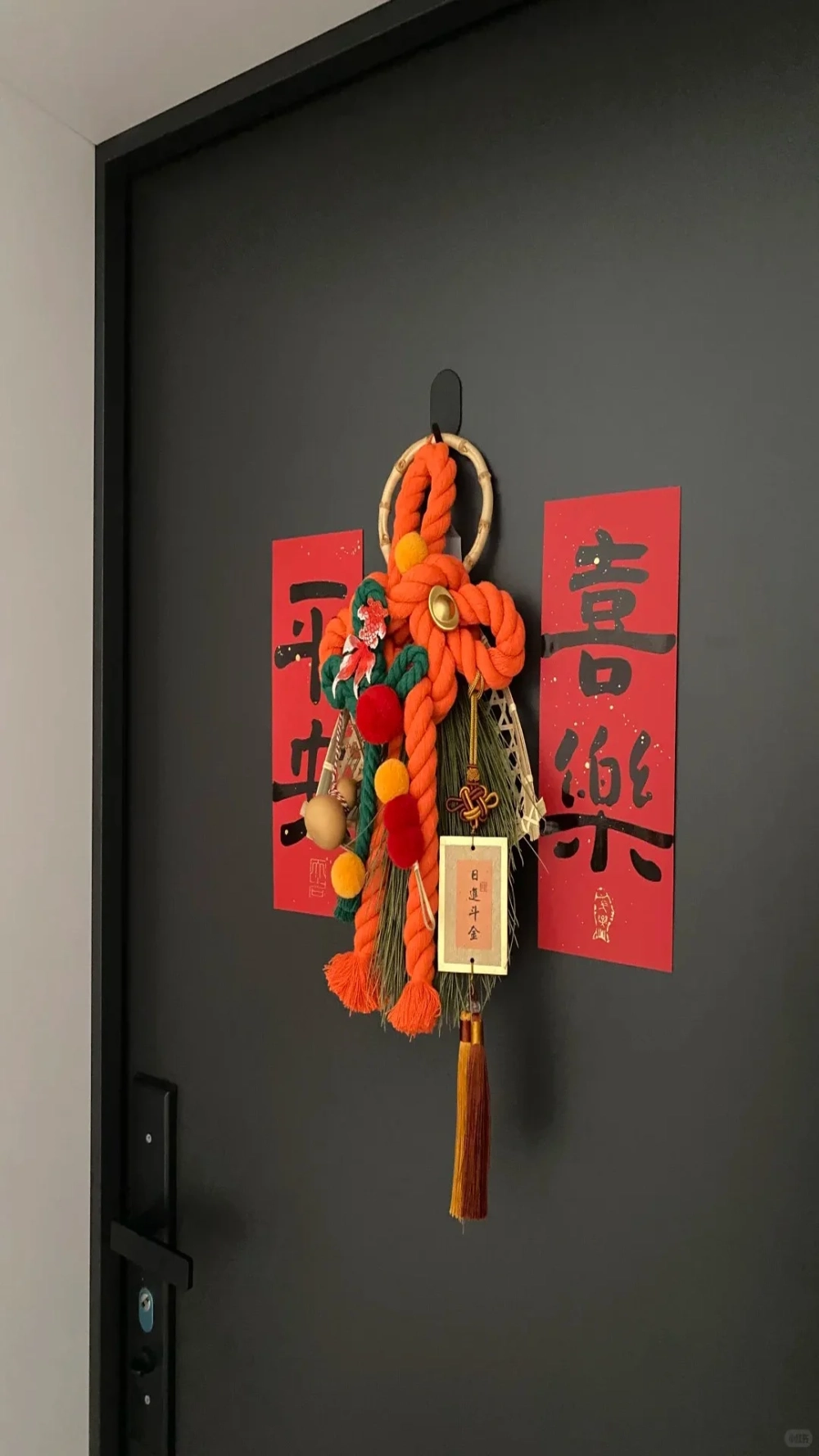 Biến nhà bạn rực rỡ với Hình nền dây treo Tết trang trí nhà