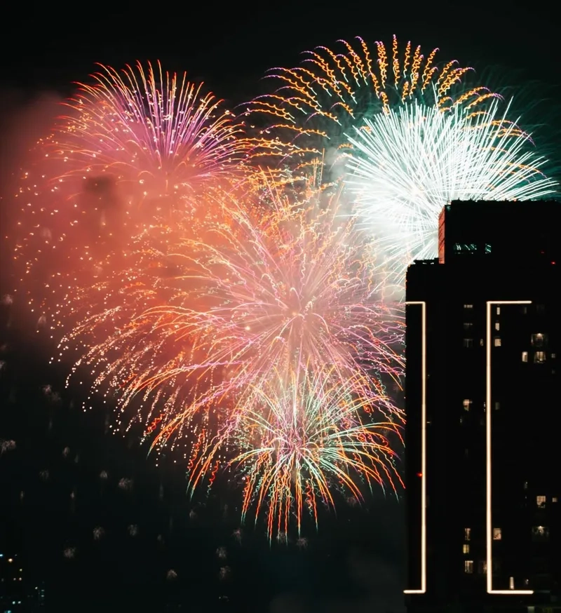 Ngắm ảnh phố xá đêm 30 tết nhộn nhịp