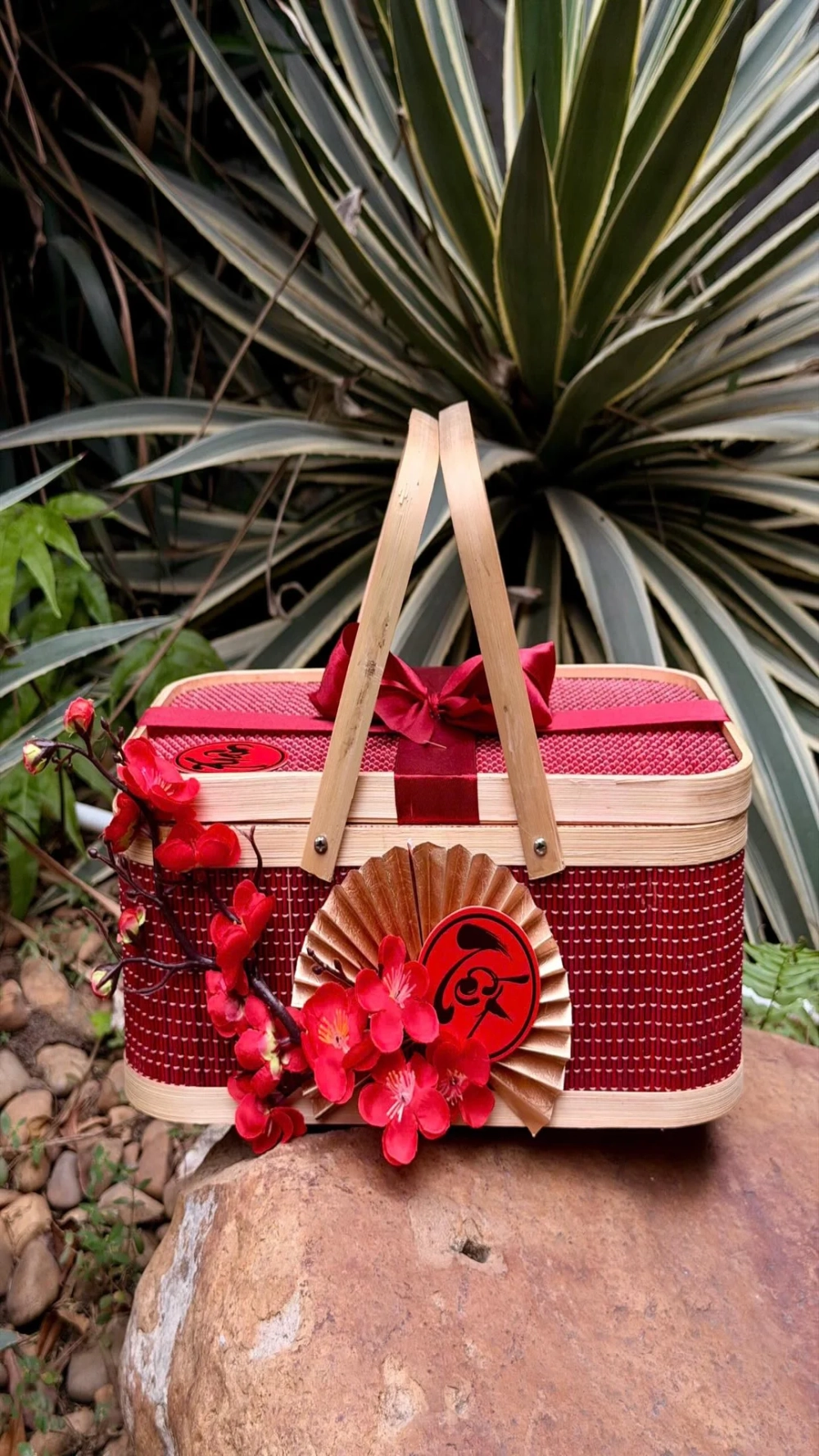 Chào xuân vui tươi cùng Hình nền giỏ quà Tết ngày xuân