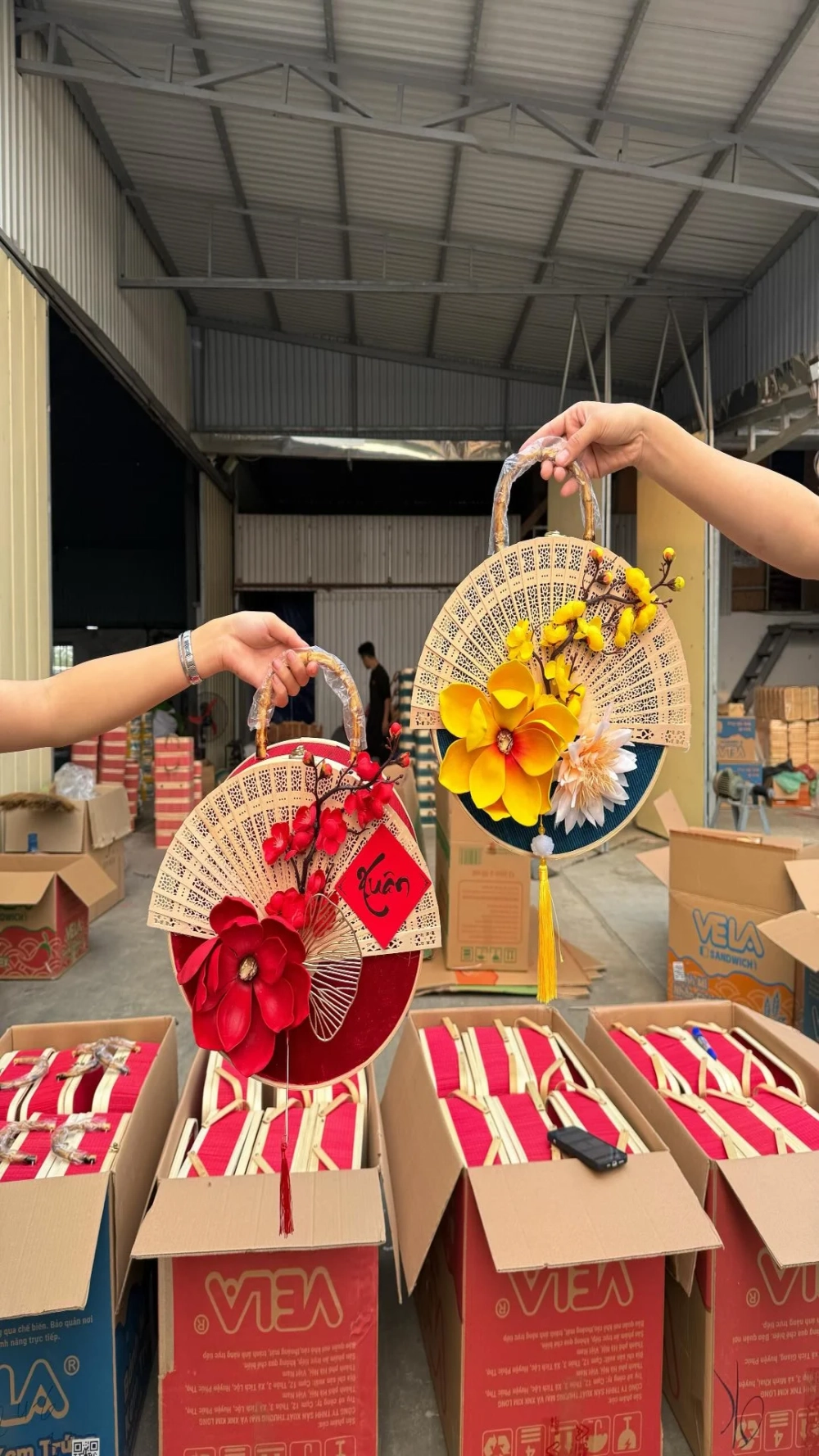 Phong cách Việt tươi mới với Hình nền giỏ quà Tết phong cách Việt