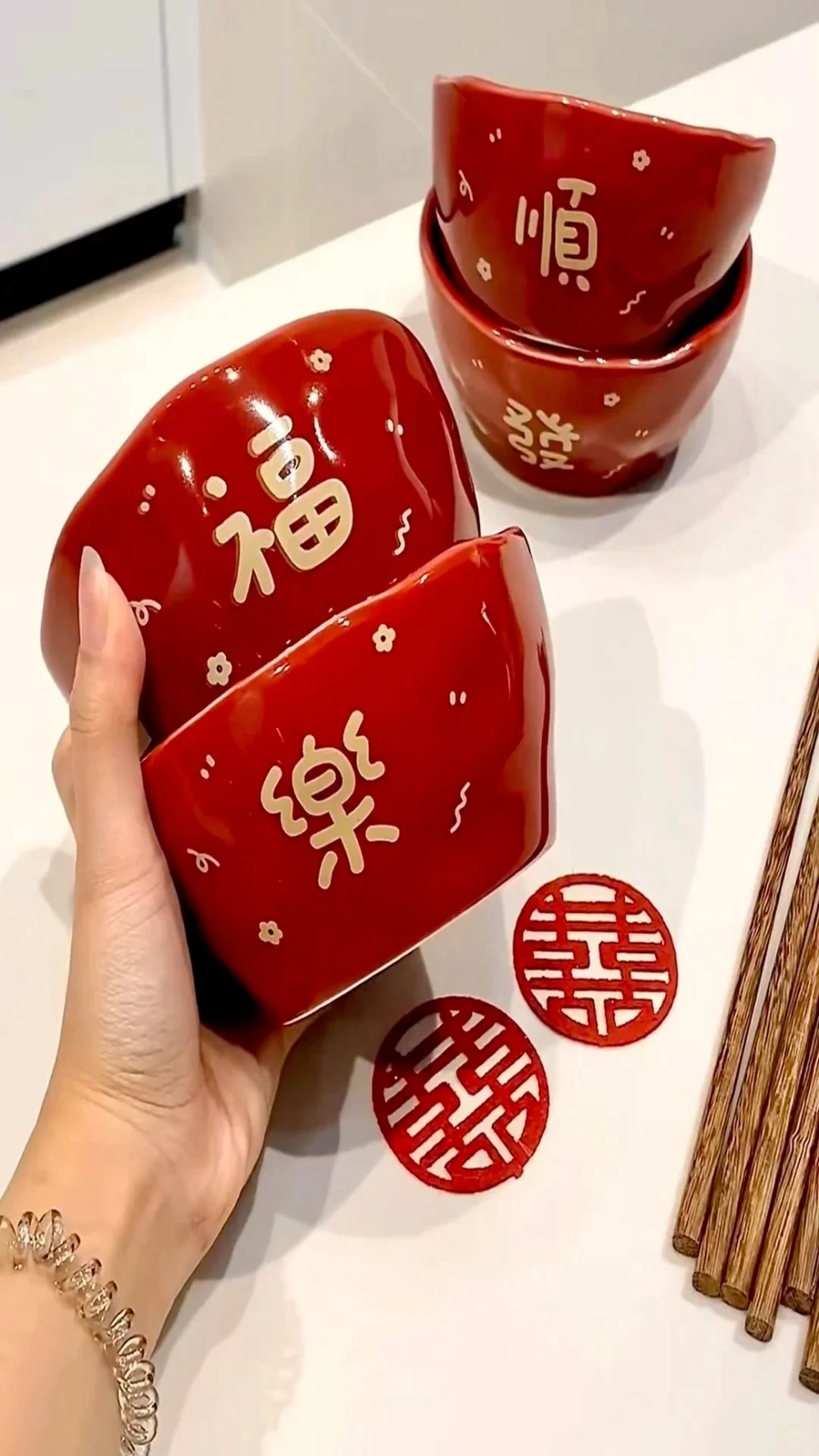 Trang trí phòng Tết lung linh bằng Hình nền gốm sứ Tết trang trí