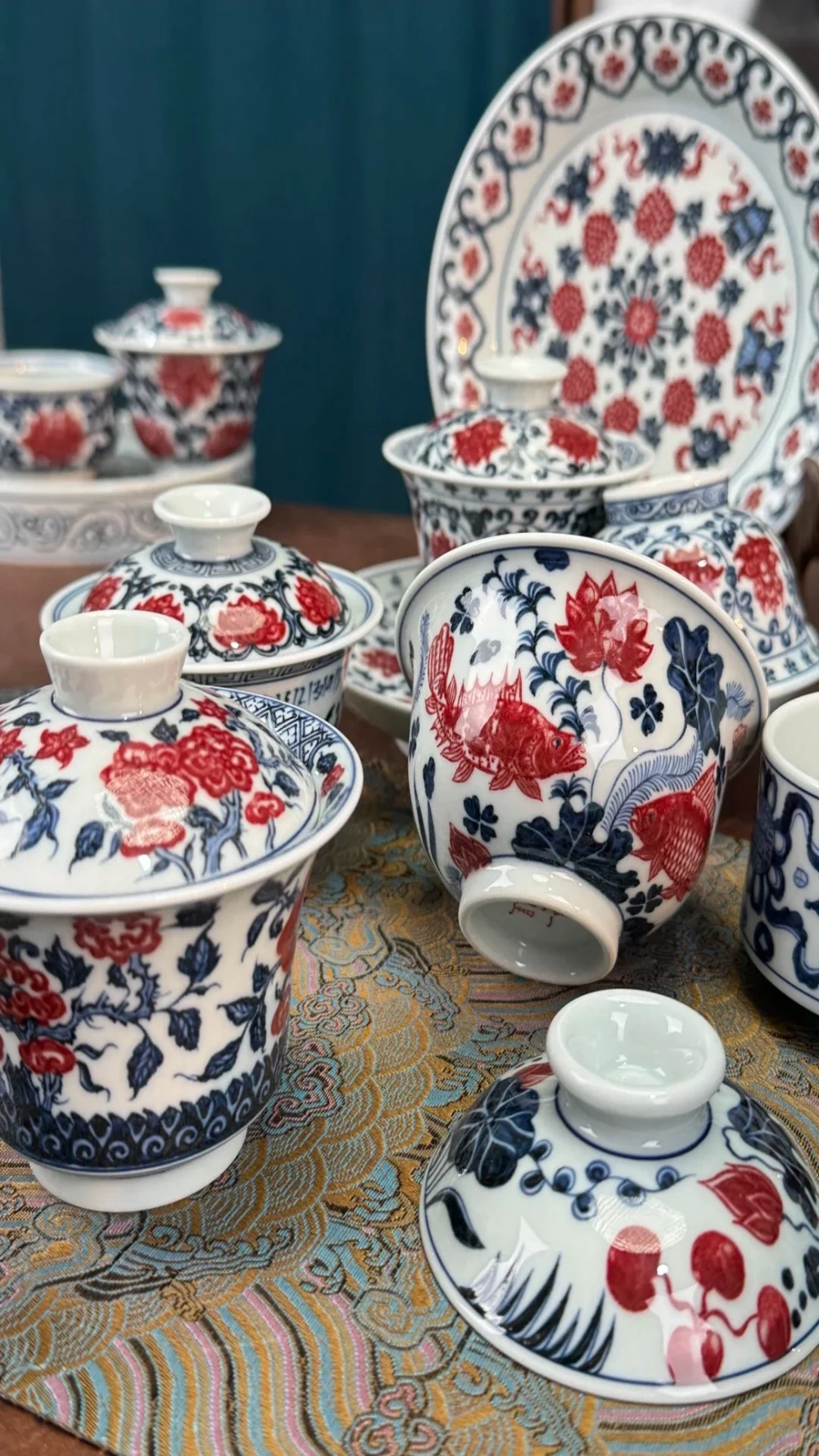 Không gian hiện đại với Hình nền gốm sứ Tết hiện đại