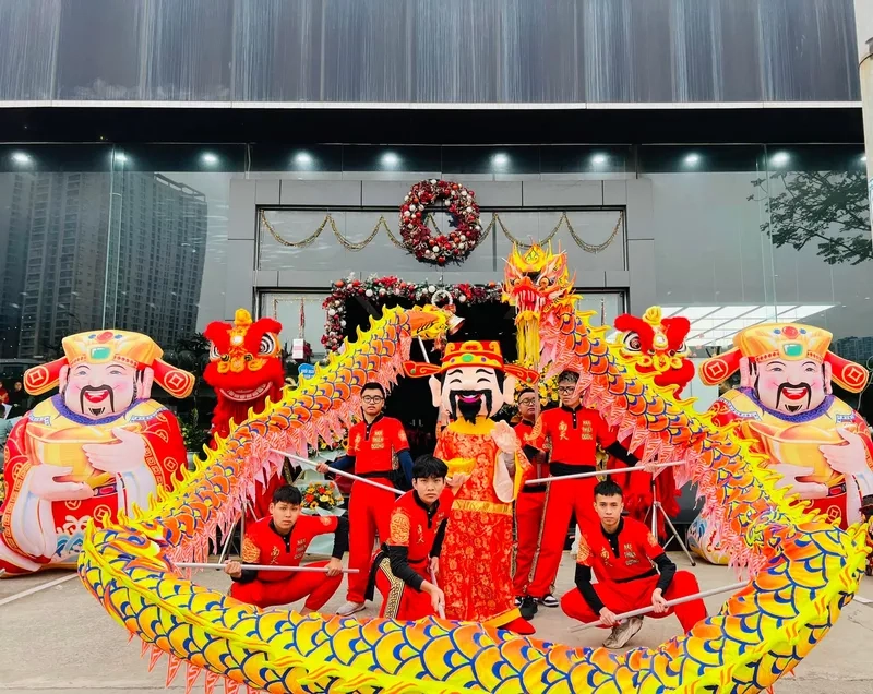 Tấm ảnh múa rồng đêm tết lung linh