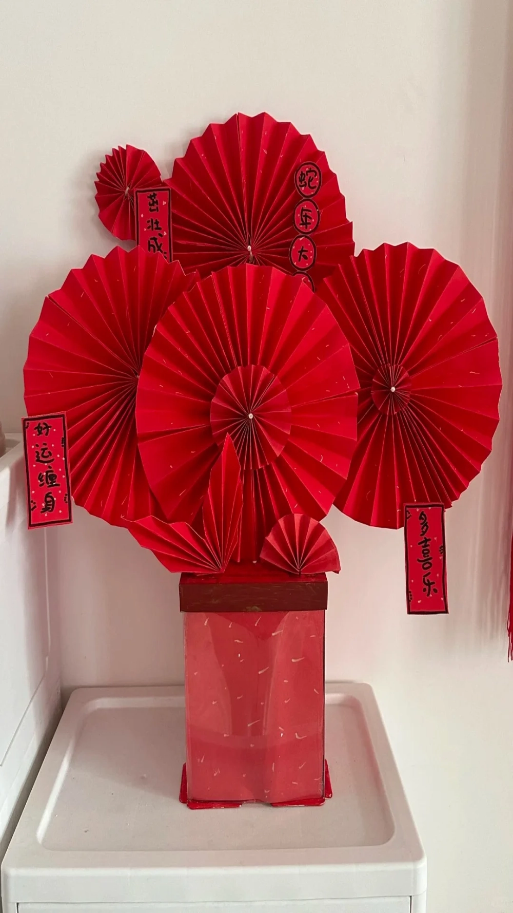 Đón xuân thêm sinh động với Hình nền quạt giấy đỏ xuân