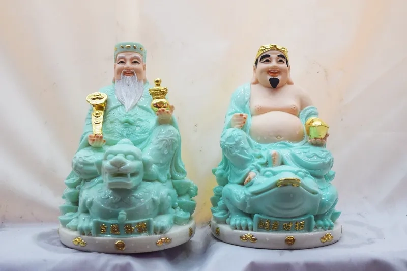 Không gian kinh doanh nổi bật nhờ bàn thờ thần tài thổ địa đẹp