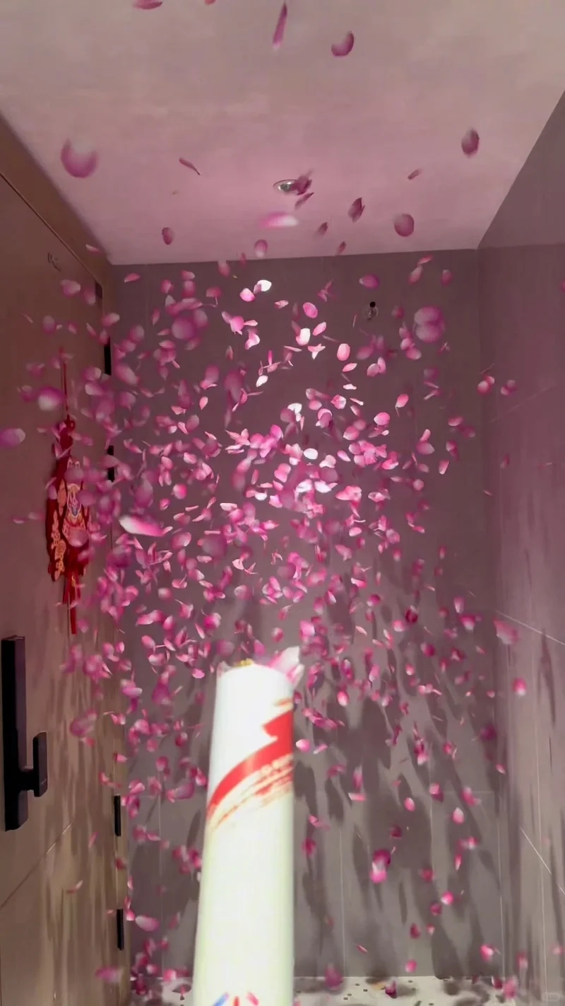 Ảnh pháo giấy cho ngày thêm sôi động