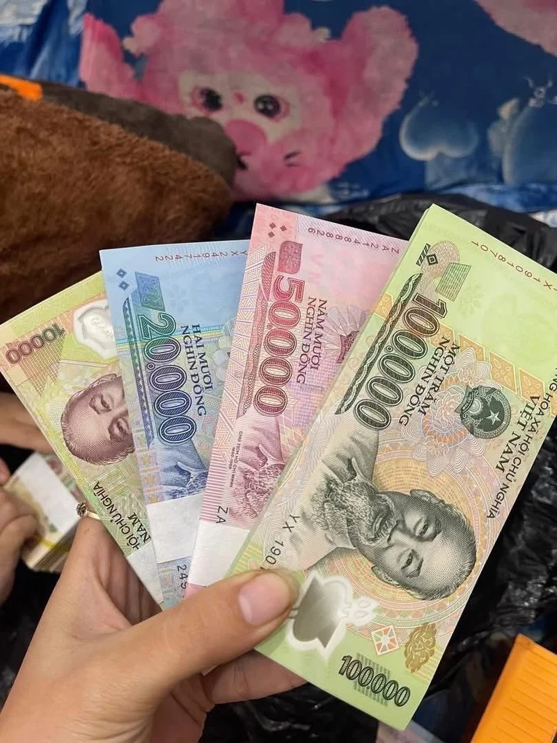 Ảnh xấp tiền mới biểu trưng sung túc đủ đầy