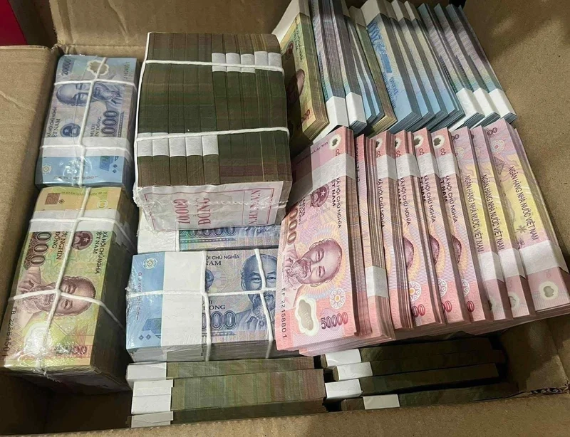 Ảnh xấp tiền mới mang năng lượng tích cực