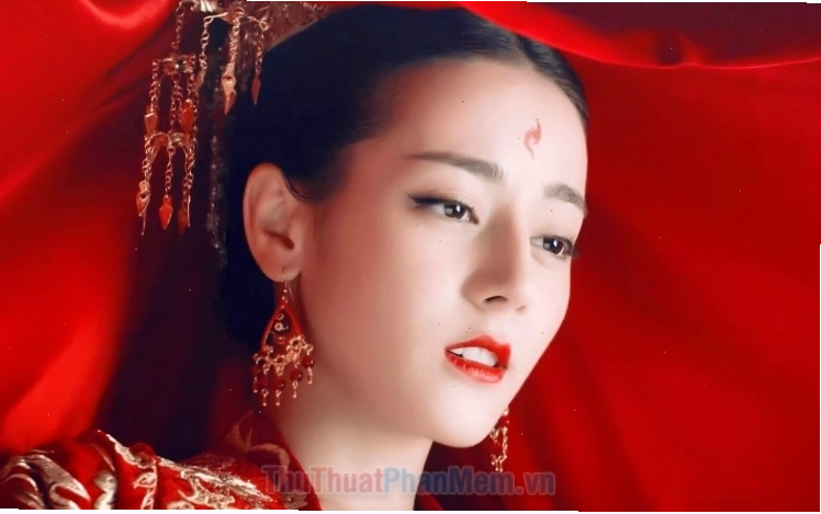 Hình nền cổ trang Trung Quốc với cảnh núi non hùng vĩ và thác nước thơ mộng