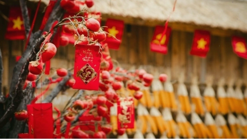Hình nền đỏ ngày Tết với chữ thư pháp 