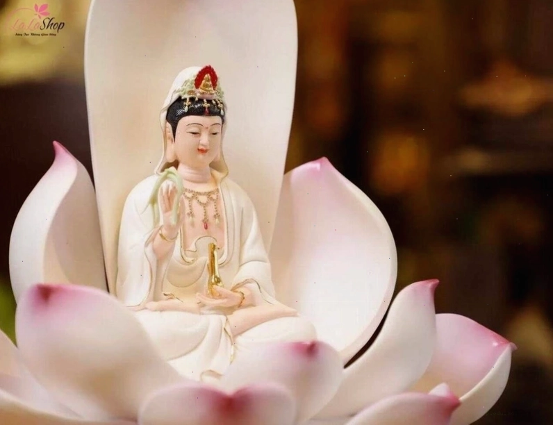 Hình tượng Quan Âm Bồ Tát đẹp với ánh hào quang rực rỡ