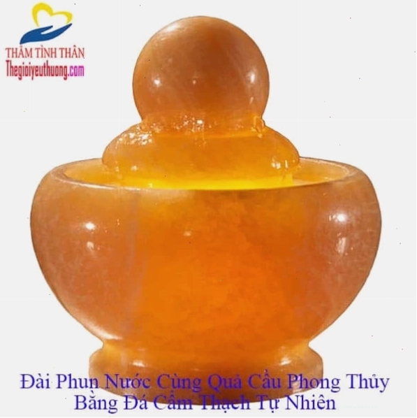 Quả cầu phong thủy trên đỉnh thác nước mini