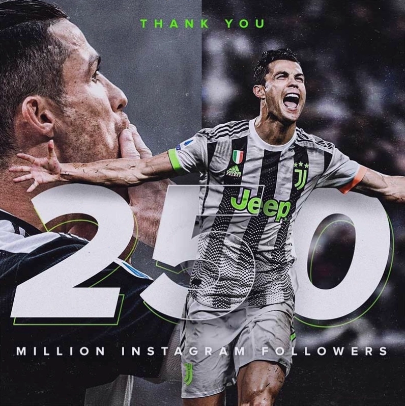 Ronaldo thực hiện một cú vô lê ấn tượng