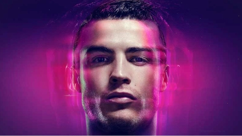 Ronaldo với thân hình săn chắc và phong thái tự tin