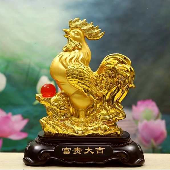 Tượng gà vàng phong thủy trang trí, mang lại sự tươi mới và độc đáo