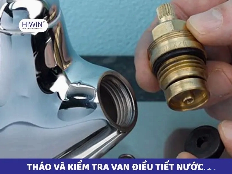 Kiểm tra chi tiết van điều tiết nước