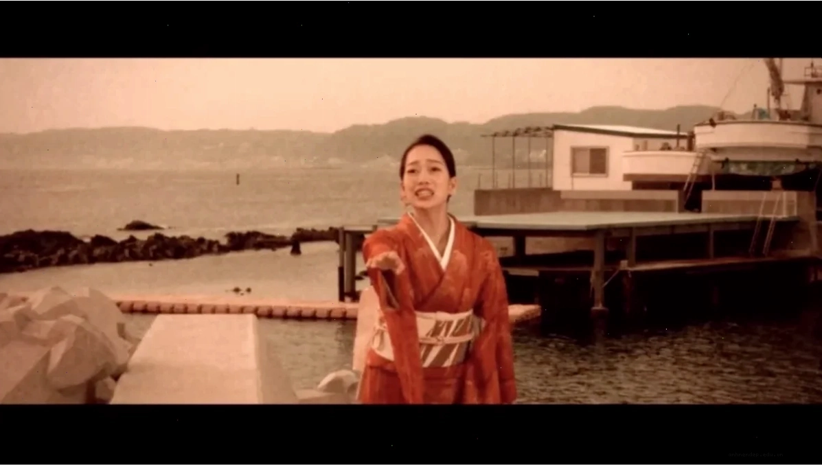 Akane Mitani trong một cảnh quay ấn tượng