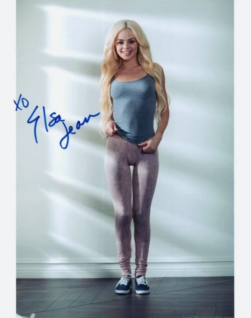 Elsa Jean trong trang phục biểu diễn