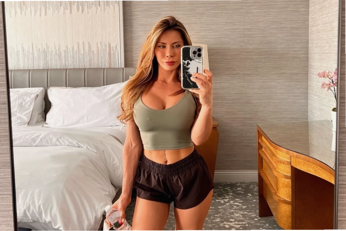 Madison Ivy với trang phục gợi cảm