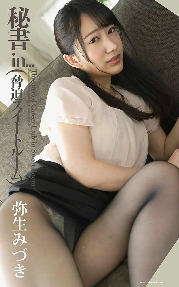 Mizuki Yayoi trong một bối cảnh nghệ thuật