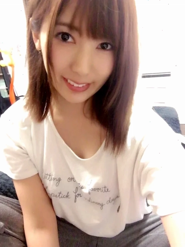 Yui Hatano tr&ecirc;n b&igrave;a tạp ch&iacute;