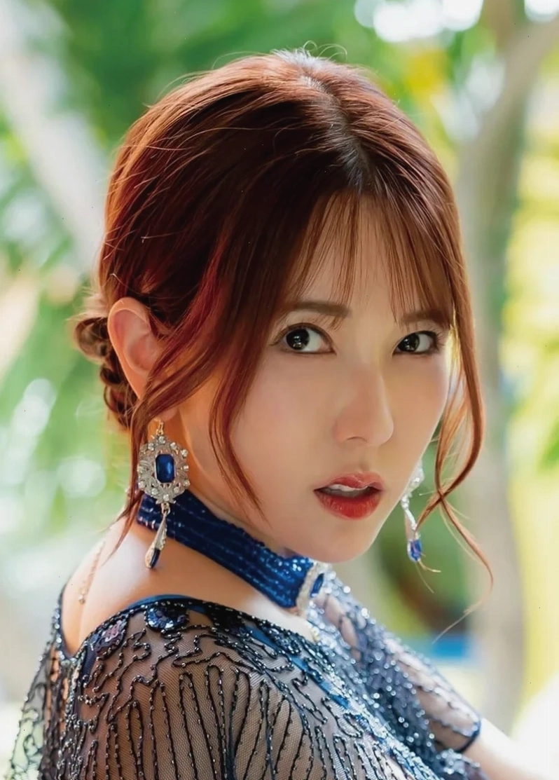 Yui Hatano trong trang phục đời thường