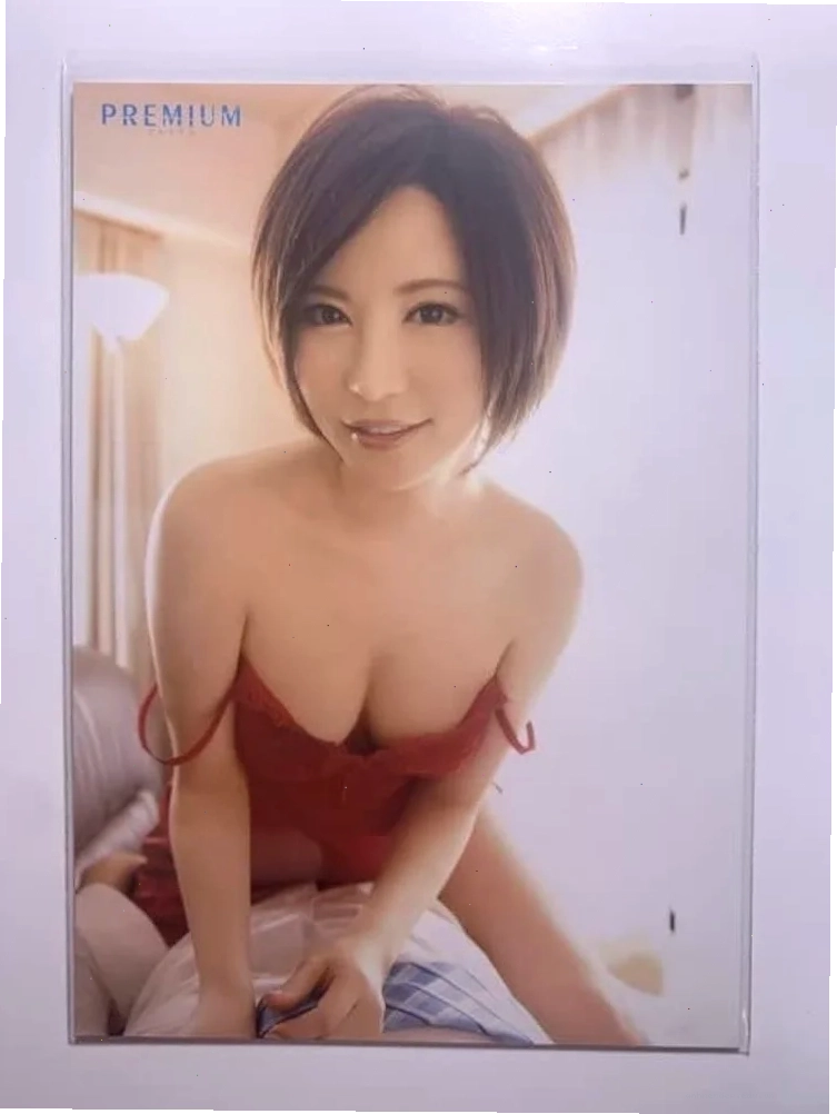 Yuria Satomi trong một buổi chụp hình