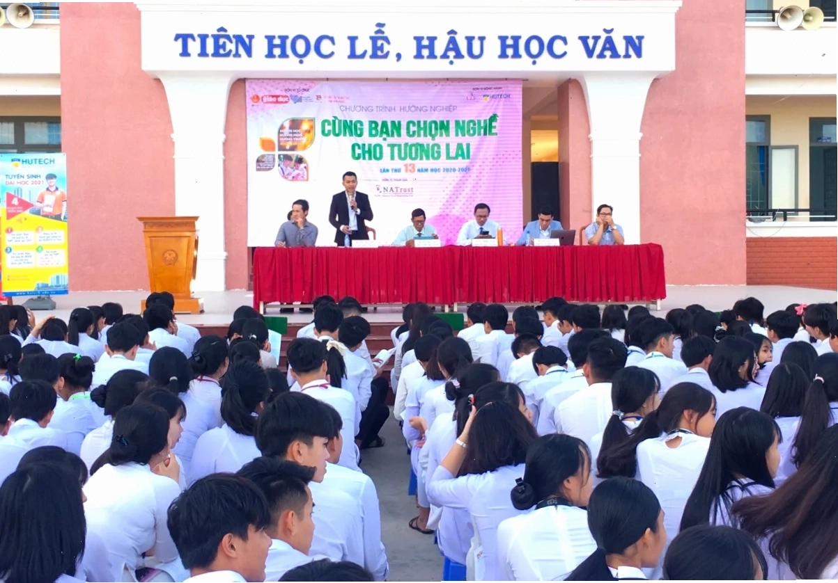 Chuyên gia tư vấn định hướng nghề nghiệp cho sinh viên mới ra trường chia sẻ kinh nghiệm